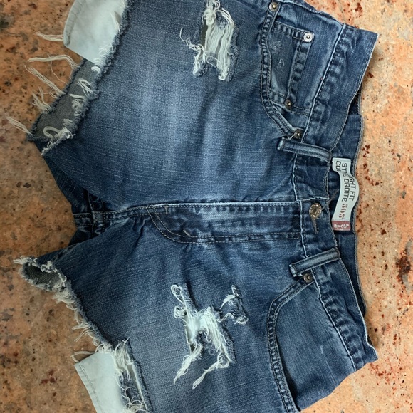 ripped levis shorts